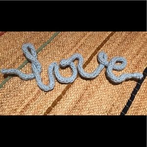 Knitted wire Love sign